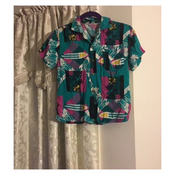 Tops - Vintage palm tree print buttoned down top